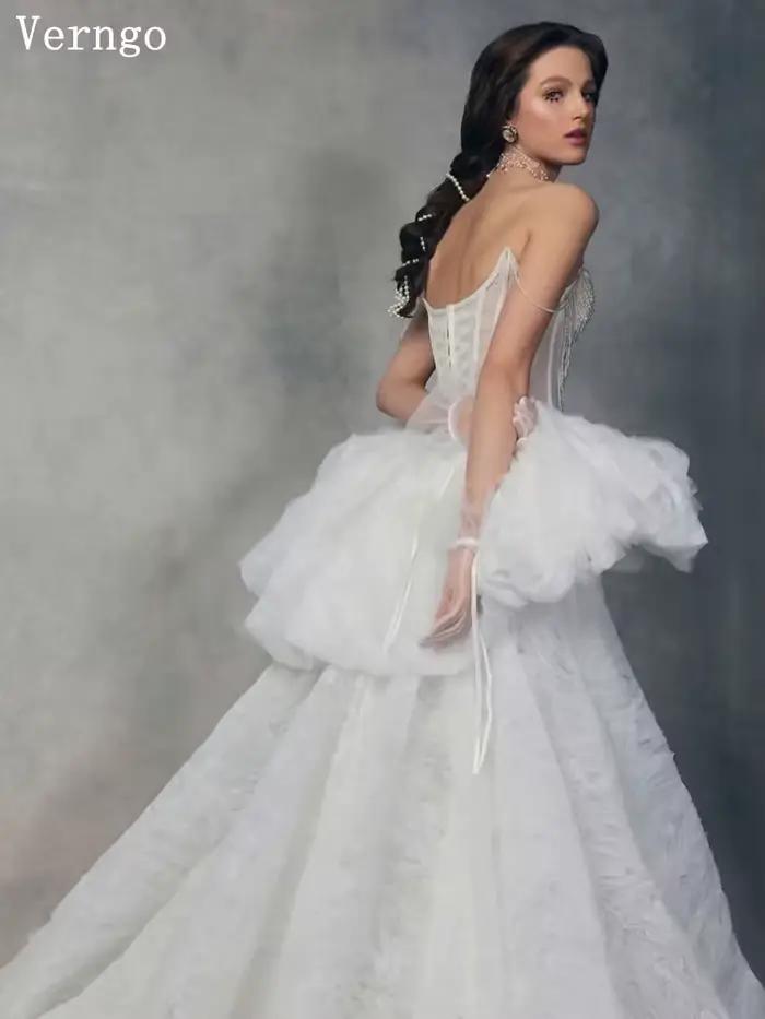 Robe de mariée plissée de luxe Verngo, sans bretelles, fleurs en os, robes de mariée modernes, traîn