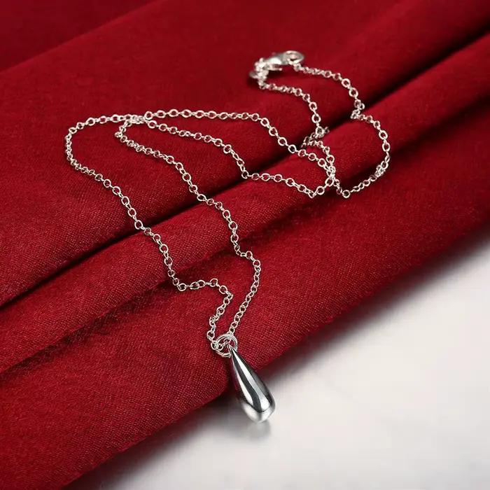 Joli ensemble de boucles d'oreilles en forme de goutte d'eau pour femmes