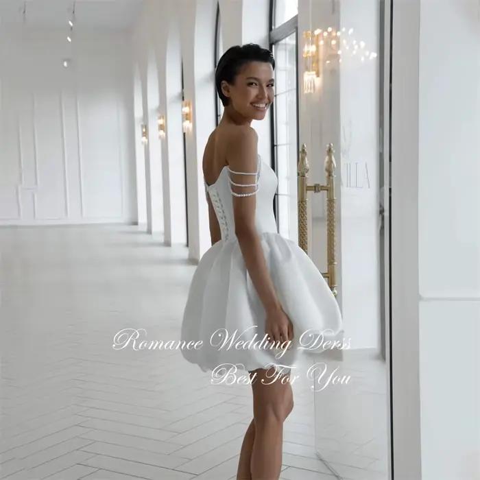 Robe de mariée courte en satin plissé moderne col bateau épaules dénudées dos ouvert soutien-gorge intégré pour femmes occasions spéciales