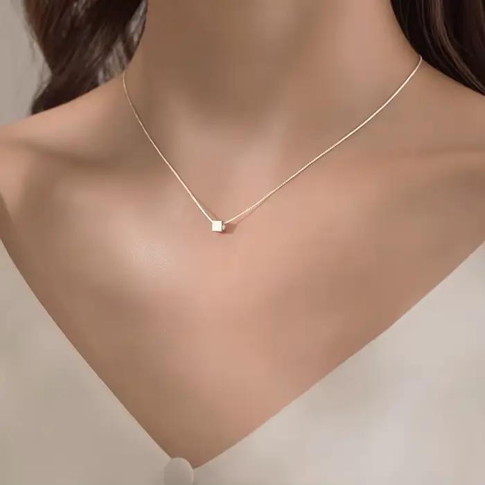 Colliers pendentifs carrés minimalistes couleur argent pour femmes