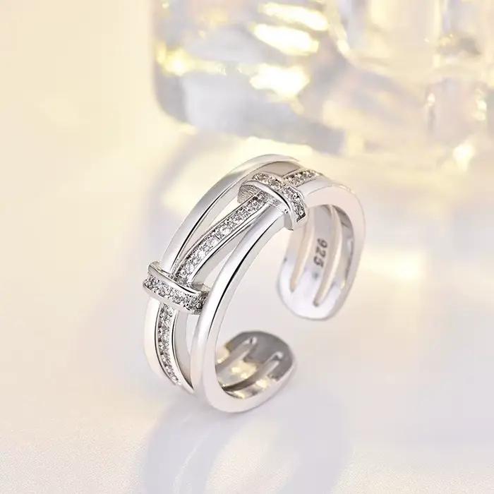 Bague en argent sterling 925 sertie de zircon blanc pour femmes occasions de mariage et de fiançailles élégante et durable