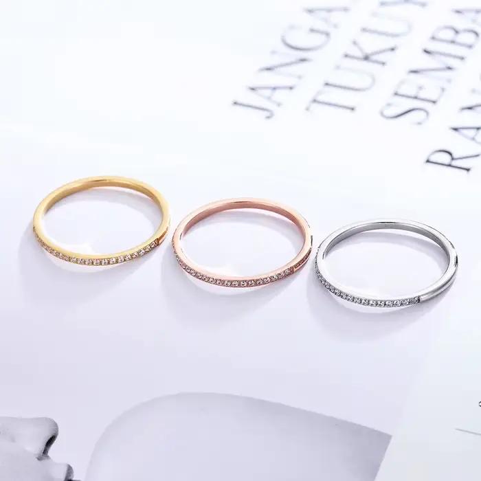 Bague en Zircon pour Femmes Alliances de Mariage Élégantes en Acier Inoxydable Plaquées Or 18 Carats Occasions Spéciales