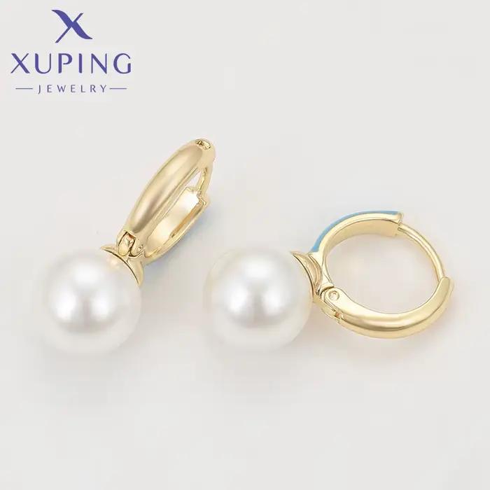 Boucles d'oreilles créoles dorées imitation perle pour femmes occasions spéciales style classique elegance subtile