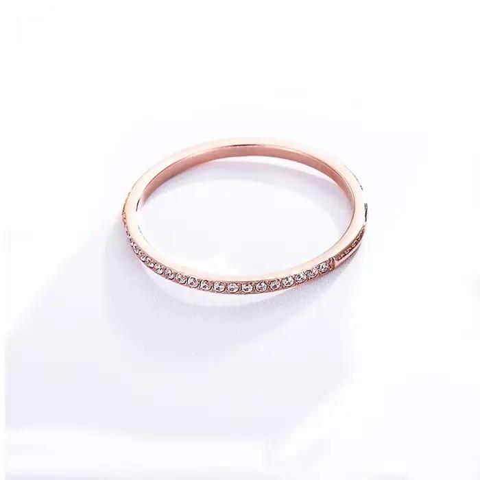 Bague en Zircon pour Femmes Alliances de Mariage Élégantes en Acier Inoxydable Plaquées Or 18 Carats Occasions Spéciales