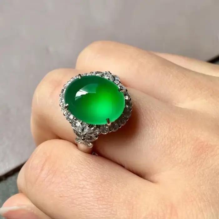 Bague de fiançailles chrysoprase incrustée de cristal pour femme