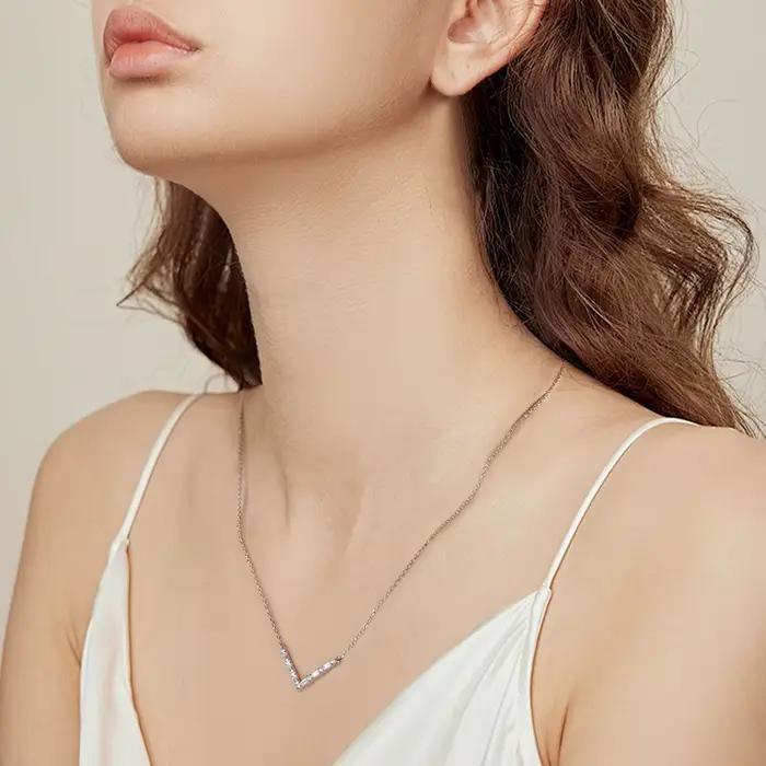 Collier pendentif en forme de V Moissanite, chaîne en argent Sterling 925 VVS1 3EX, diamant rectangulaire, bijoux de luxe, cadeau pour elle, M-JAJA