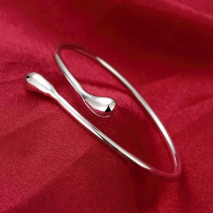 Joli ensemble de boucles d'oreilles en forme de goutte d'eau pour femmes