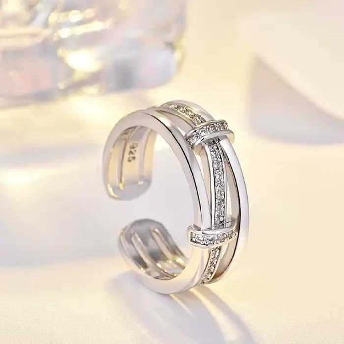 Bague en argent sterling 925 sertie de zircon blanc pour femmes occasions de mariage et de fiançailles élégante et durable