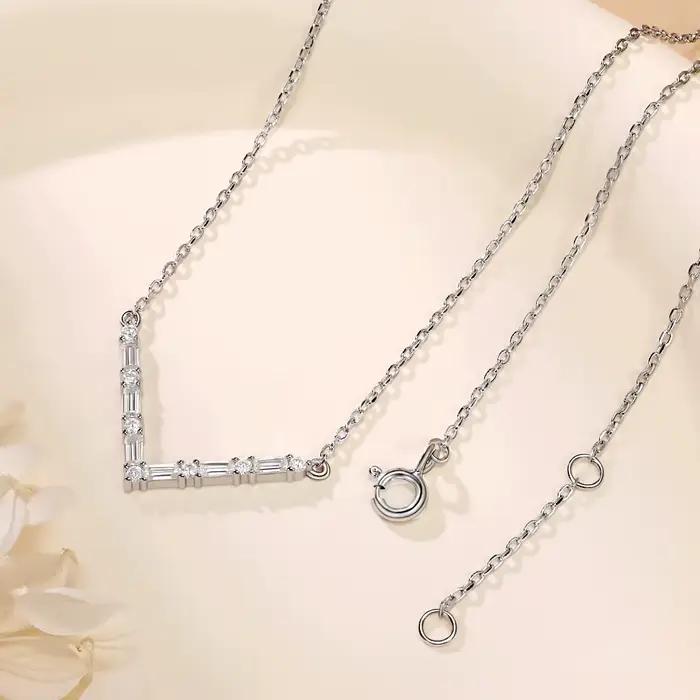 Collier pendentif en forme de V Moissanite, chaîne en argent Sterling 925 VVS1 3EX, diamant rectangulaire, bijoux de luxe, cadeau pour elle, M-JAJA