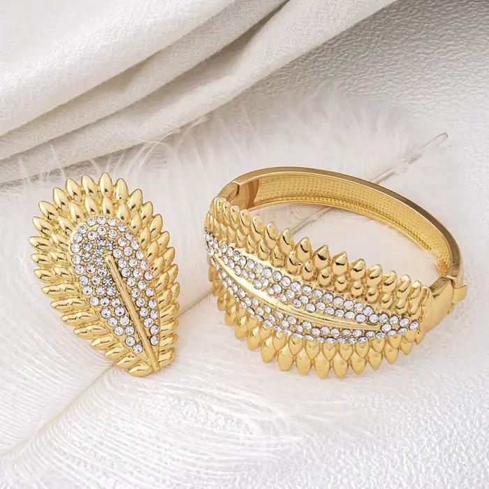 Ensemble de bijoux plaqués or pour femme, élégant à la mode, bague, collier, boucles d'oreilles et grand bracelet, cadeau pour mariage ou soirée de gala