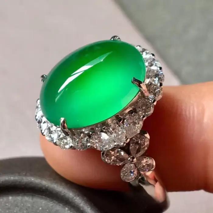 Bague de fiançailles chrysoprase incrustée de cristal pour femme