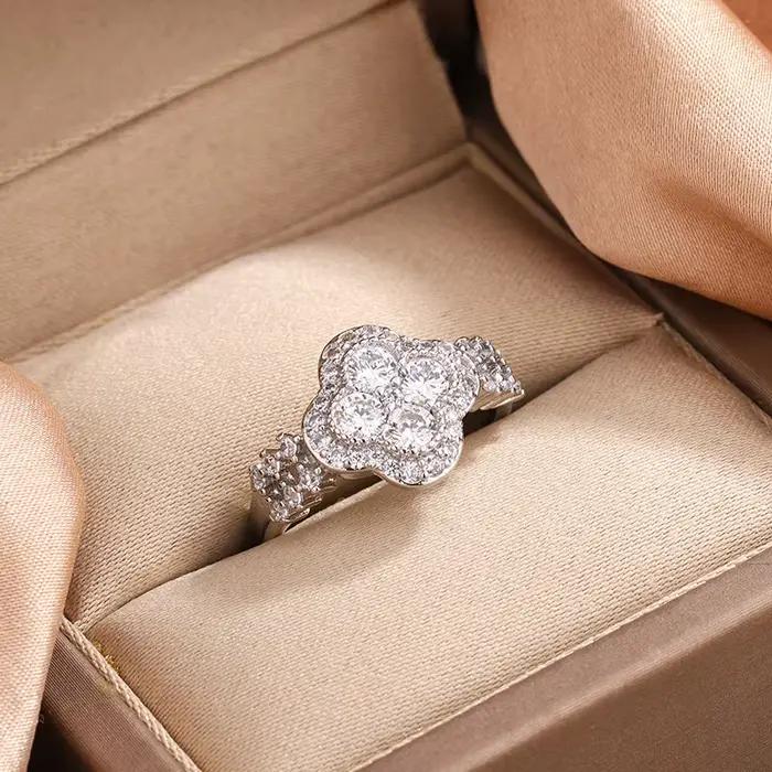Bague en argent S925 pour femme – Bague de fiançailles en diamant à quatre trèfles, bijoux de promesse de mariage, cadeau de bijoux fins scintillants pour elle