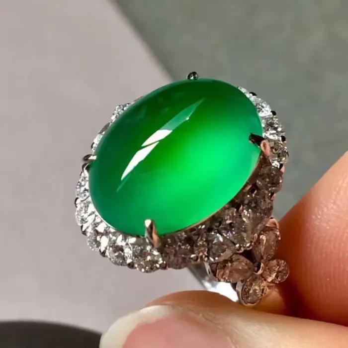 Bague de fiançailles chrysoprase incrustée de cristal pour femme
