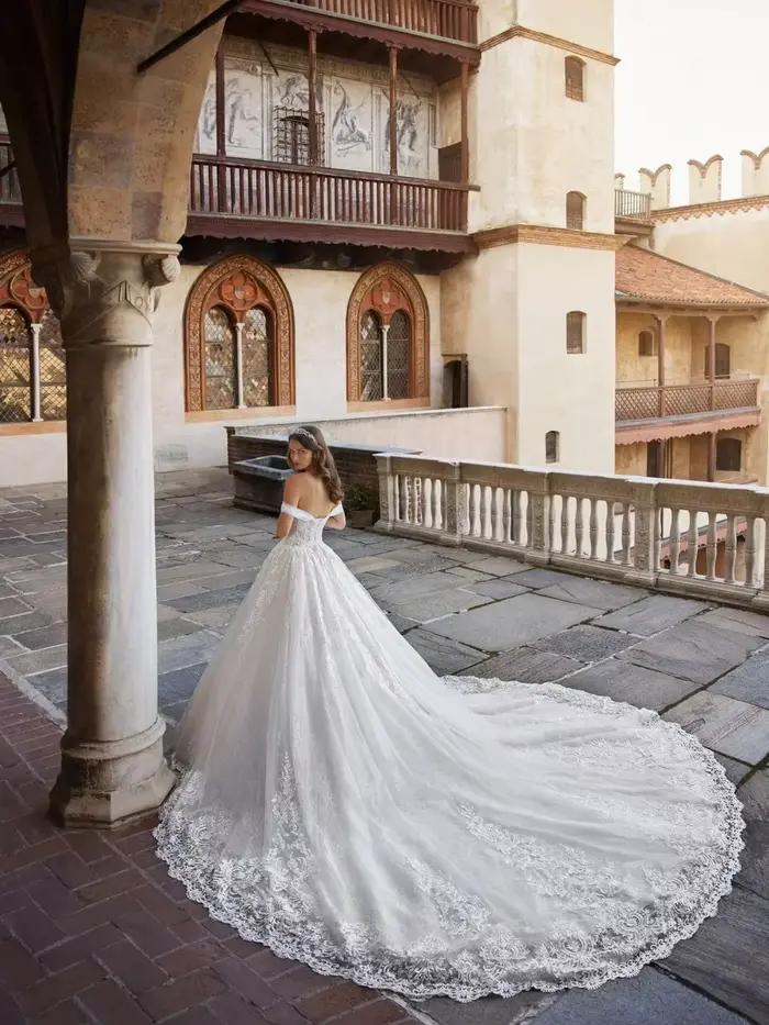 Robe de mariée de luxe personnalisée à épaules dénudées