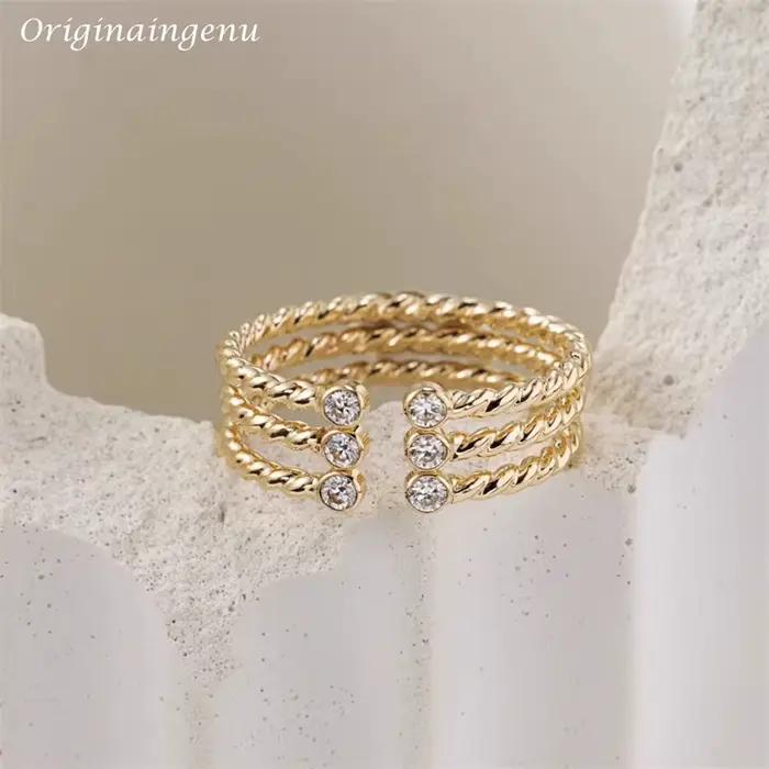 Bague Moissanite remplie d'or 14K