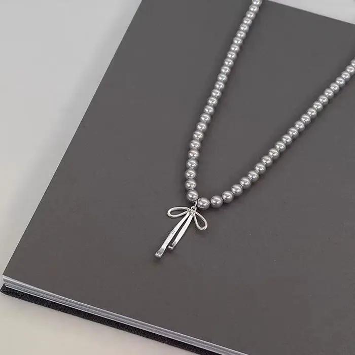 Tour de cou à la mode avec pendentif