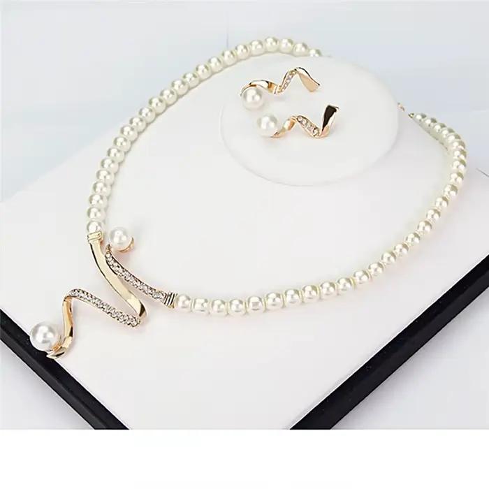 Ensemble de bijoux perles et strass modernes pour femmes occasions spéciales collier boucles d'oreilles elegance mariage