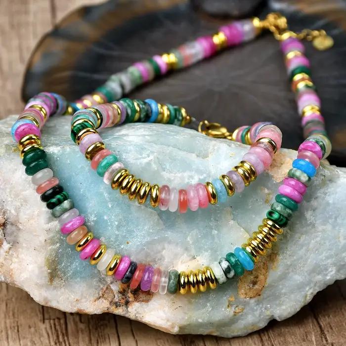 Ensemble de bijoux bohème coloré avec pierres naturelles et perles d'espacement dorées pour femmes occasions spéciales anniversaire fête vacances plage