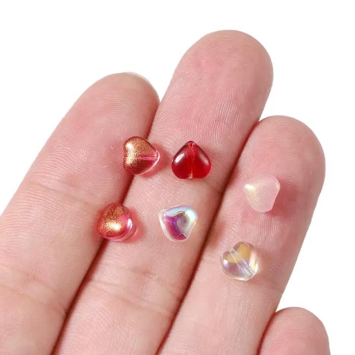 Perles colorées en forme de cœur d'amour