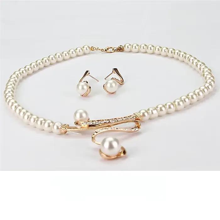 Ensemble de bijoux perles et strass modernes pour femmes occasions spéciales collier boucles d'oreilles elegance mariage