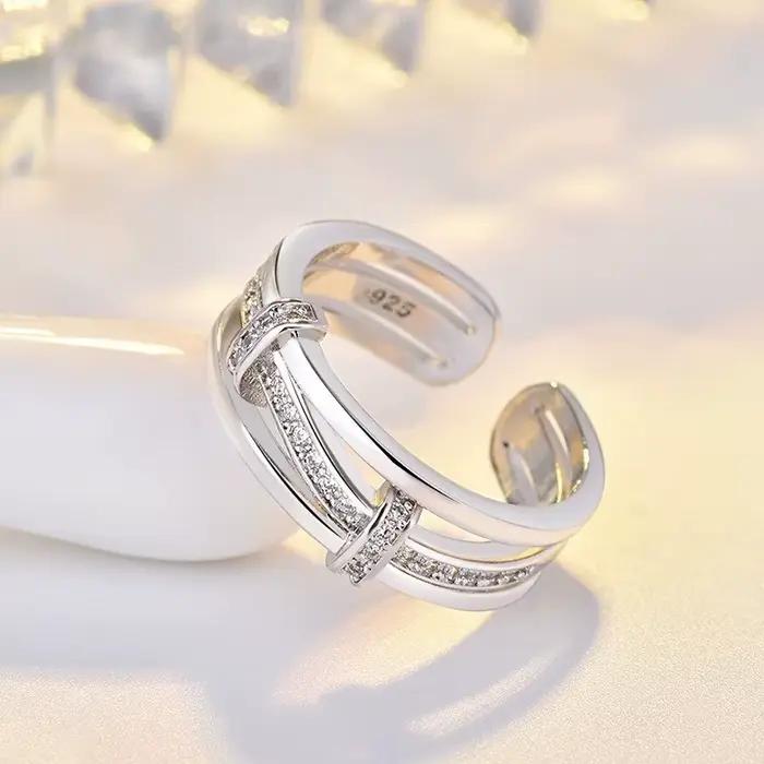 Bague en argent sterling 925 sertie de zircon blanc pour femmes occasions de mariage et de fiançailles élégante et durable