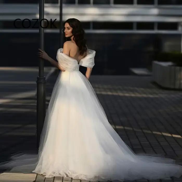 Robe de mariée légère à épaules dénudées