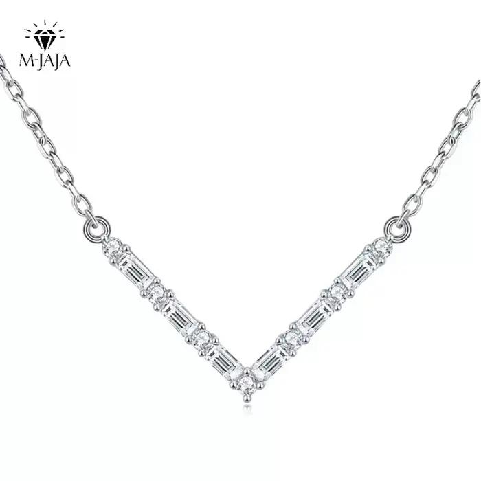 Collier pendentif en forme de V Moissanite, chaîne en argent Sterling 925 VVS1 3EX, diamant rectangulaire, bijoux de luxe, cadeau pour elle, M-JAJA