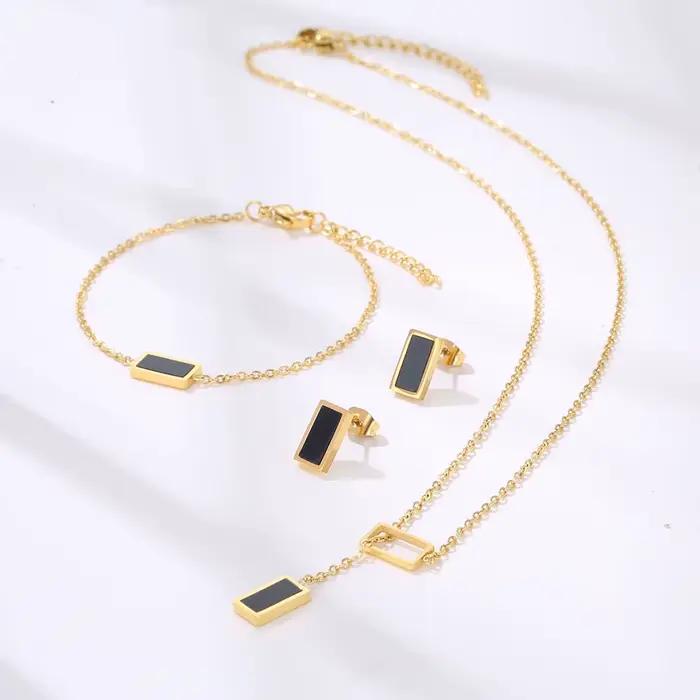 Collier en acier inoxydable pour femmes avec pendentif géométrique délicat et chaîne à breloques pour soirées et cérémonies élégantes