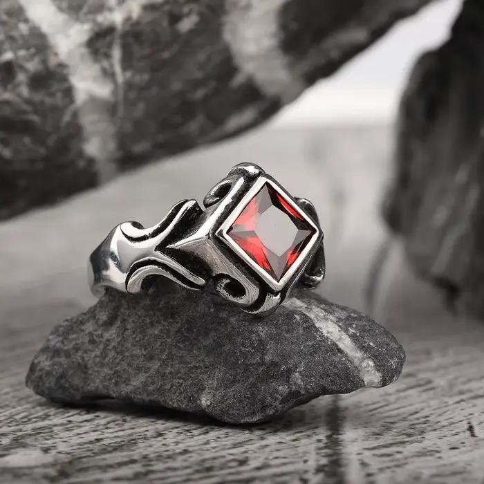 Keisha Lena 2023 Nouvelle bague rétro vintage faite à la main en acier inoxydable incrustée de zircon pour hommes