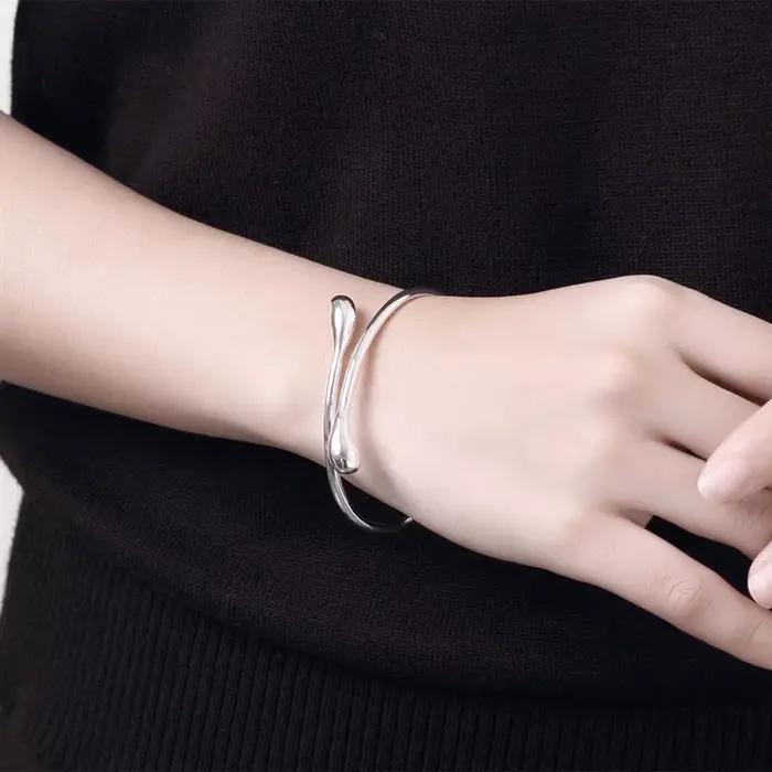 Joli ensemble de boucles d'oreilles en forme de goutte d'eau pour femmes