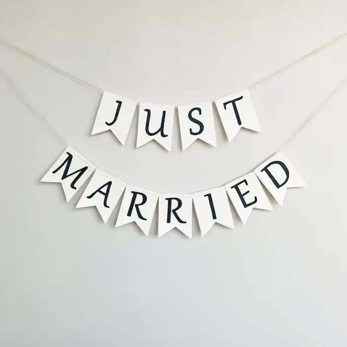 Bannière en papier « Just Married » pour décoration de table de mariage rustique