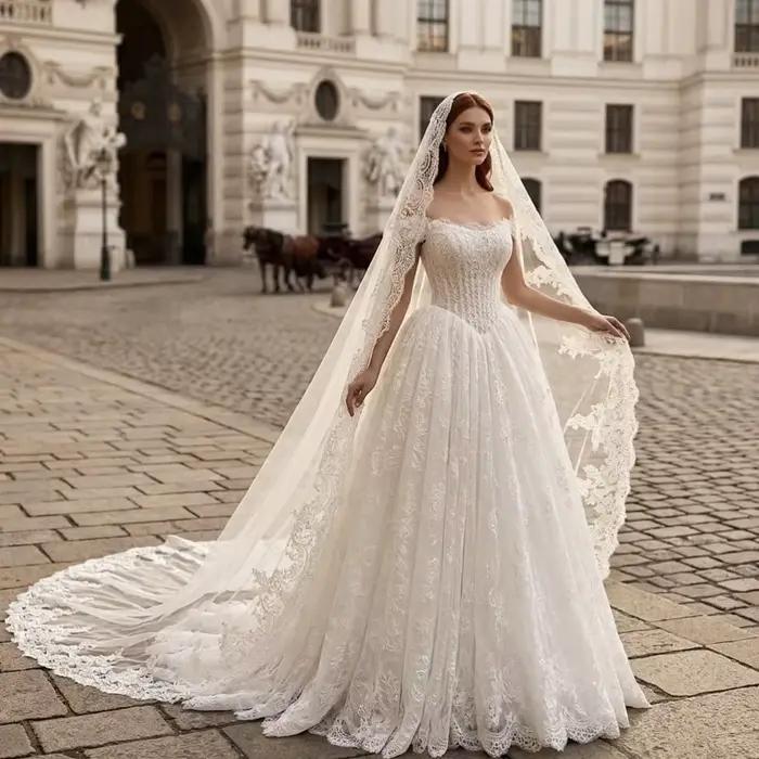 Robe de mariée élégante en dentelle sans manches, style princesse, épaules dénudées, coupe princesse