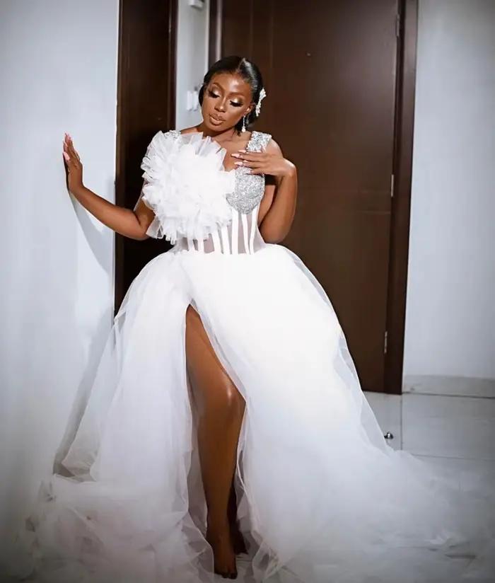 Robe de Mariée en Tulle Blanc pour Mariage, Lingerie Personnalisée Fendue sur le Côté, quel que soit