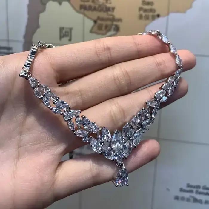 Ensemble de bijoux d'anniversaire fin de haute qualité, breloque en cristal géométrique blanc, colli