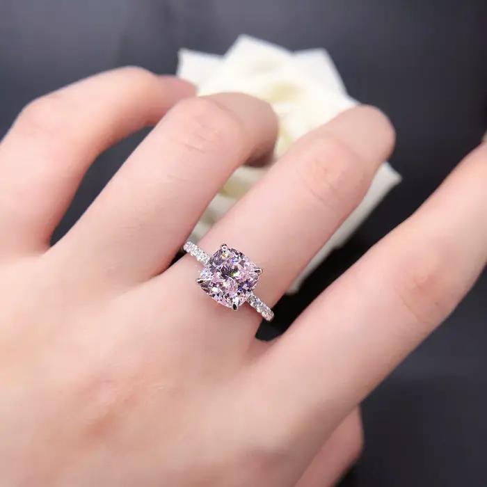 Bague en or blanc 18 carats avec diamant taille coussin pour femme