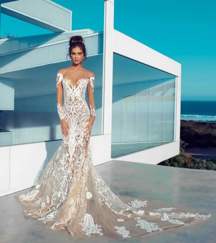 Magnifique robe de mariée à col en V sans manches