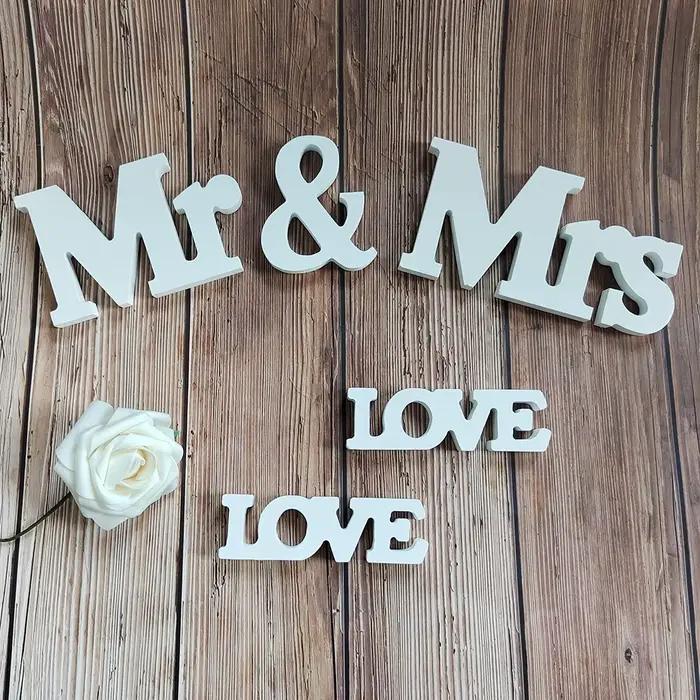 Décoration de mariage en bois rustique Mr & Mrs
