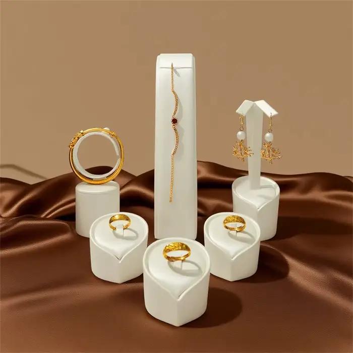Présentoir de bijoux en cuir PU, support de rangement anti-rayures pour collier, bague, boucle d'oreille, pour vitrine de magasin, vitrine de vente au détail