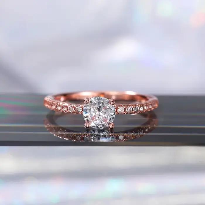 Alliance de mariage Huitan en zircone cubique pour femmes élégante et brillante pour célébrer l'amour et l'éternité occasions spéciales