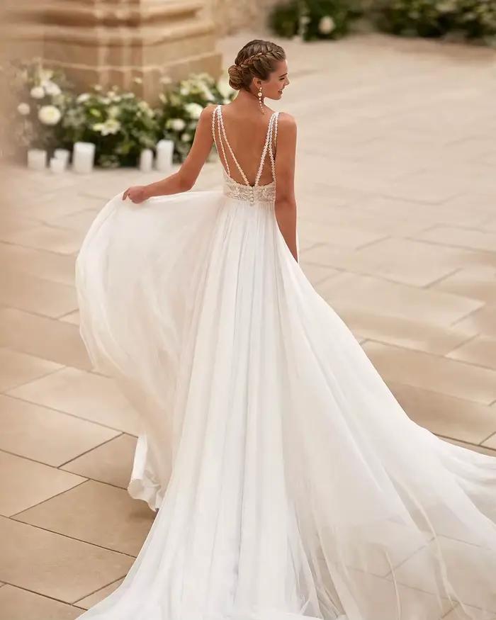 Robes de mariée classiques personnalisées en dentelle