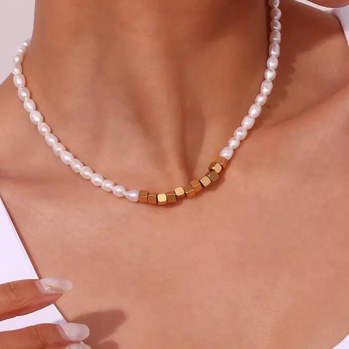 Ensemble de bijoux en perles d'eau douce et acier inoxydable doré pour femmes, collier et bracelet élégants à offrir pour occasions spéciales