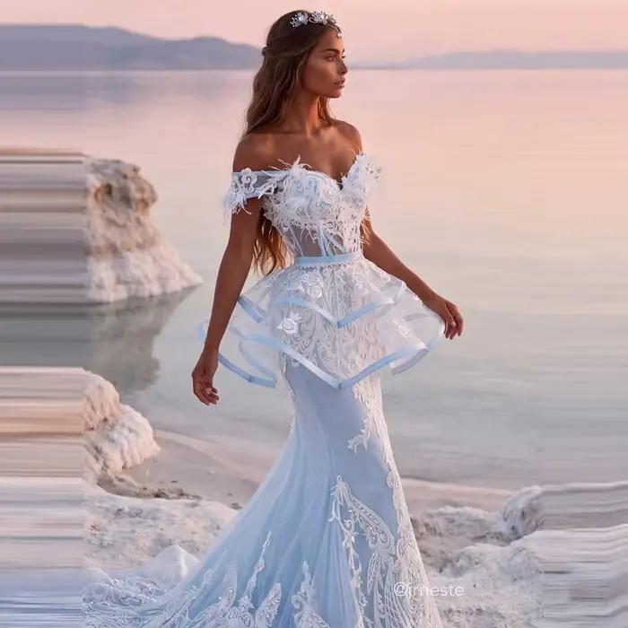 Robe de mariée sirène bleu glace à épaules dénudées
