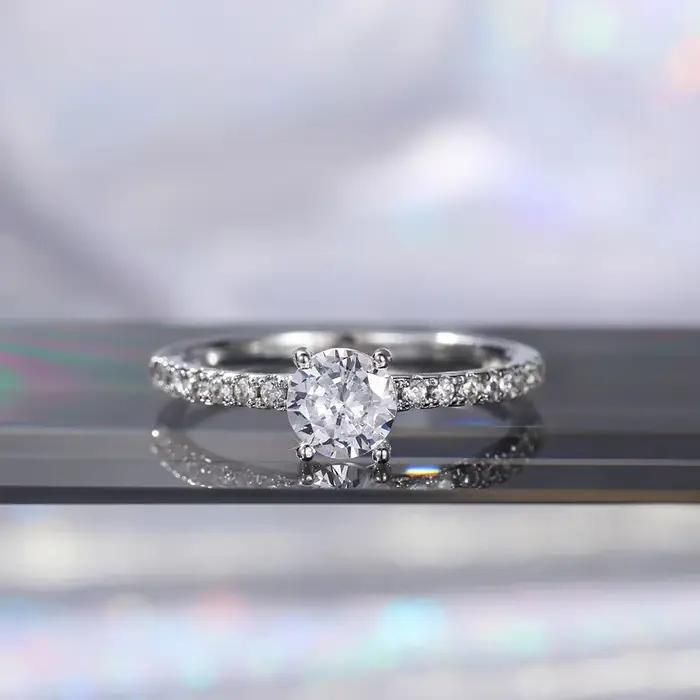 Alliance de mariage Huitan en zircone cubique pour femmes élégante et brillante pour célébrer l'amour et l'éternité occasions spéciales