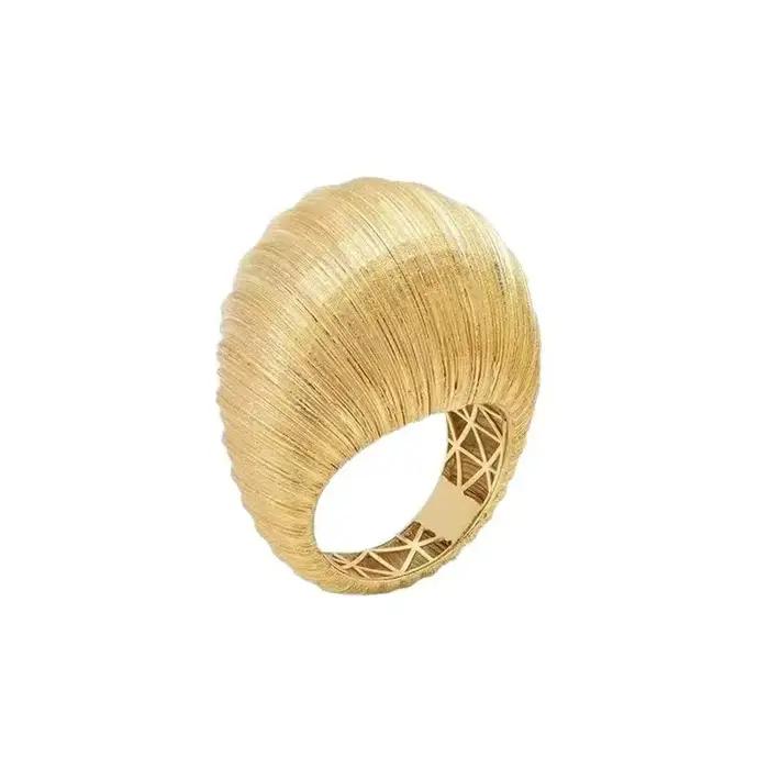 Anneau rond en arc artisanal en fil doré unisexe pour homme et femme, bijou de luxe élégant et durable pour les occasions spéciales