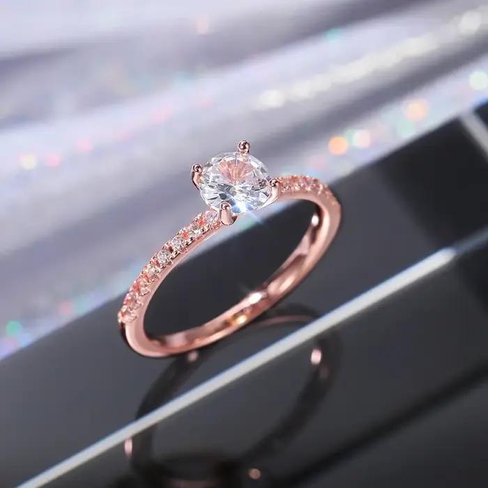 Alliance de mariage Huitan en zircone cubique pour femmes élégante et brillante pour célébrer l'amour et l'éternité occasions spéciales