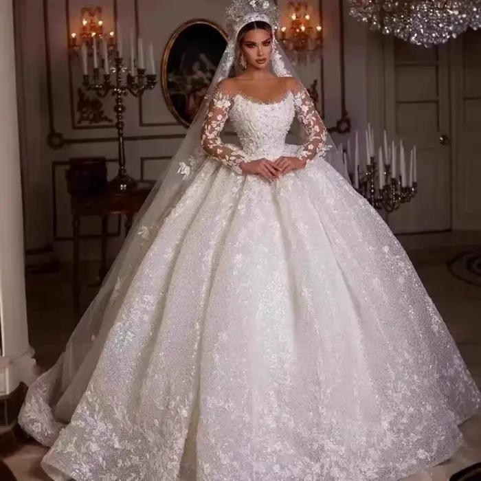 Robe de mariée en dentelle à manches longues et taille haute