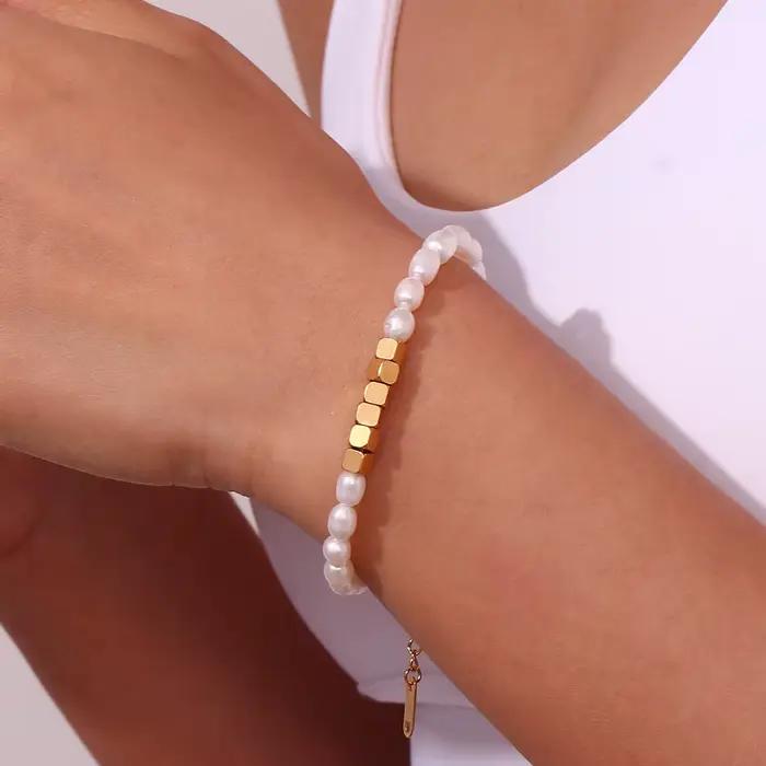 Ensemble de bijoux en perles d'eau douce et acier inoxydable doré pour femmes, collier et bracelet élégants à offrir pour occasions spéciales