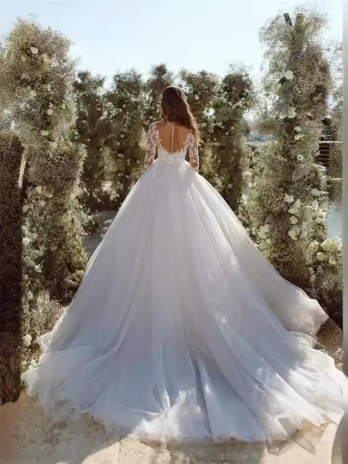 Robe de mariée élégante à col en V