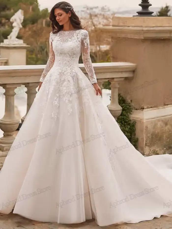 Robes de mariée modestes à manches longues et col rond