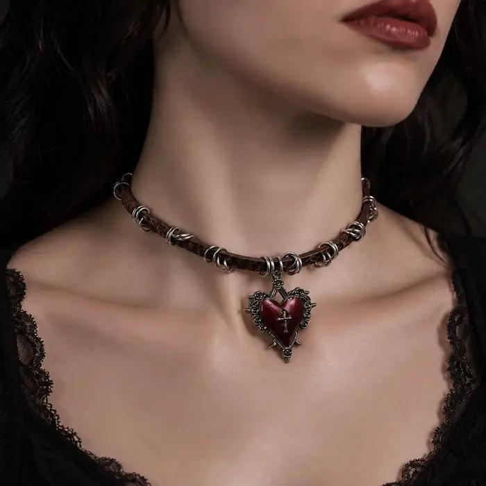 Collier cœur en forme de rose à épines de style gothique punk pour femmes
